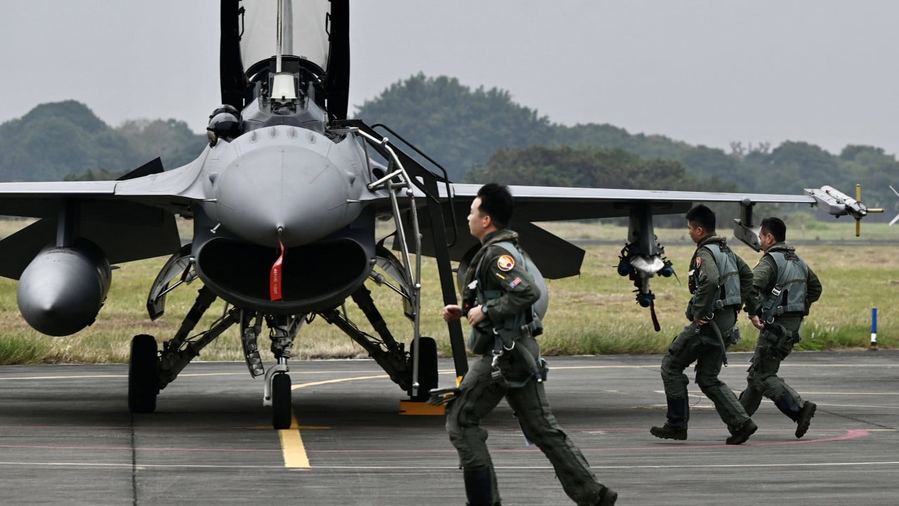 Навременната доставка на американски изтребители F-16V изглежда „предизвикателна“, предупреждава шефът на отбраната на Тайван